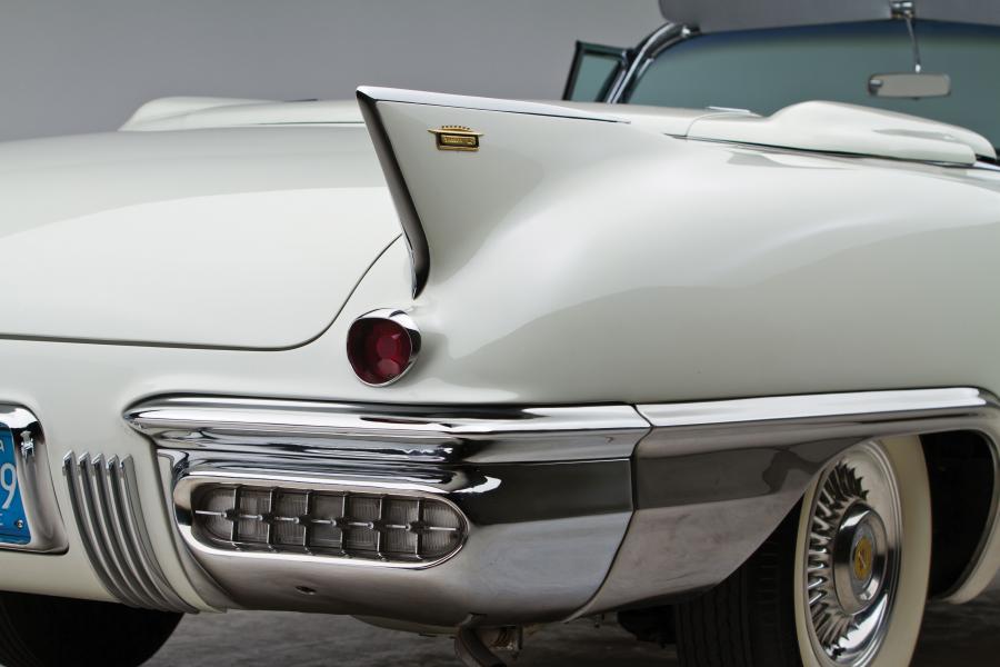  Cadillac Eldorado Biarritz Convertible 1958 года  (фото 28 из 39)